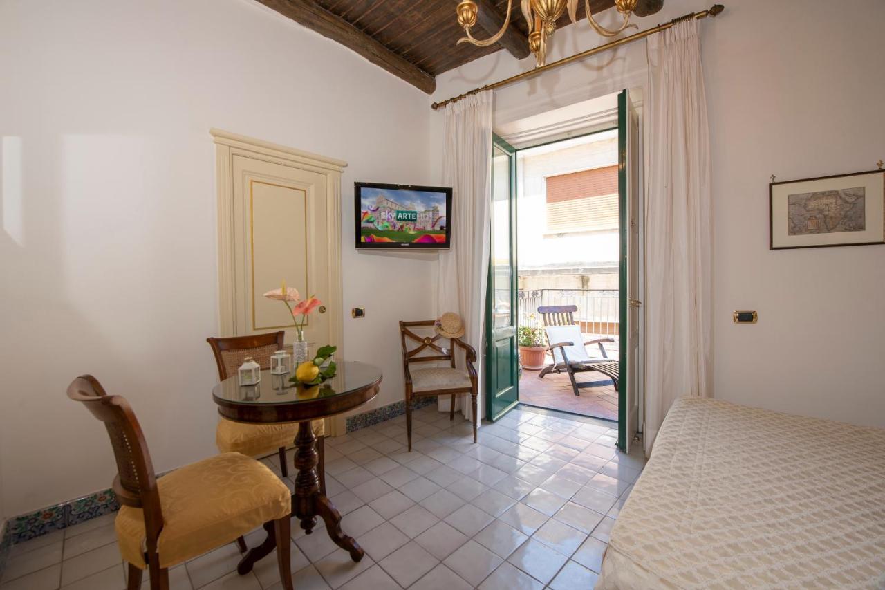 Amalfi Old Square Room & Apartments Exterior photo